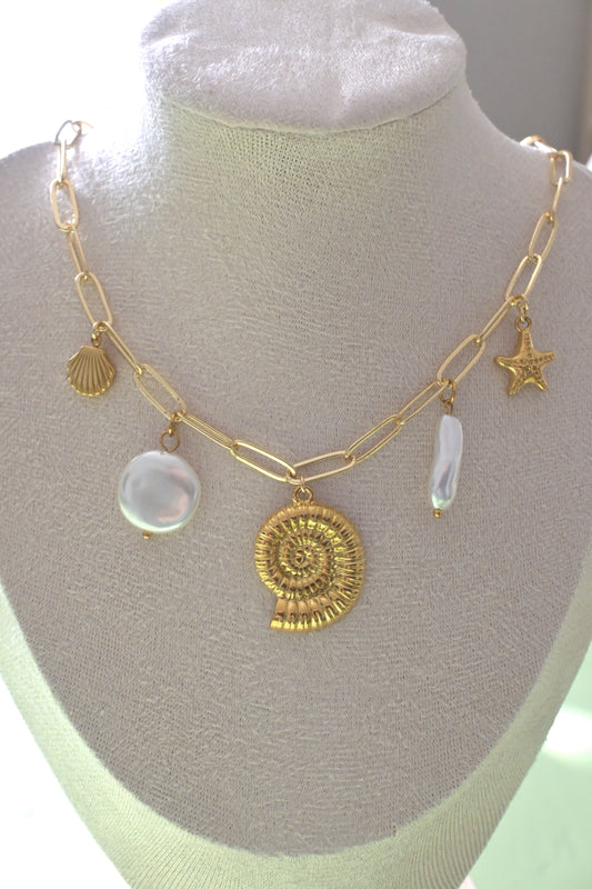 Mar y Sol Charm Necklace | Costal Beaded Necklace with Gold Charms